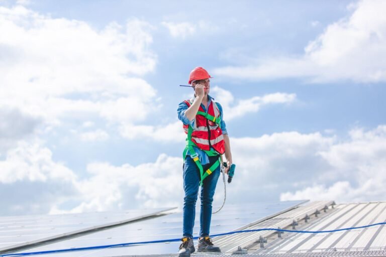Prévention des chutes : Systèmes de protection permanente pour toitures