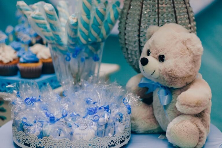 Quel cadeau de naissance offrir : idées pratiques pour l’arrivée d’un bébé