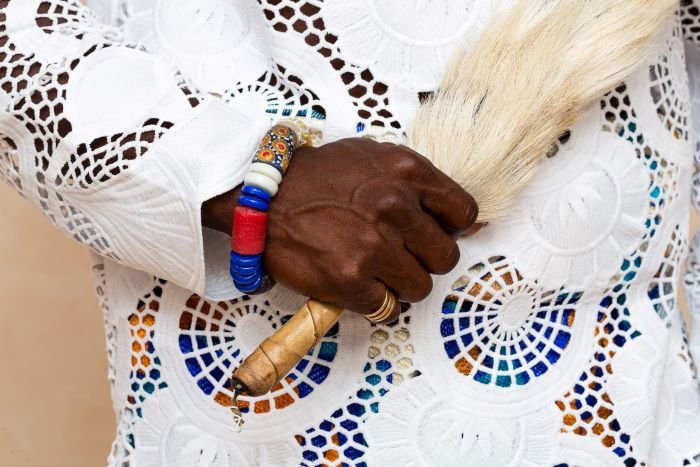 Marabout : comment distinguer une consultation sérieuse d’une promesse trop belle